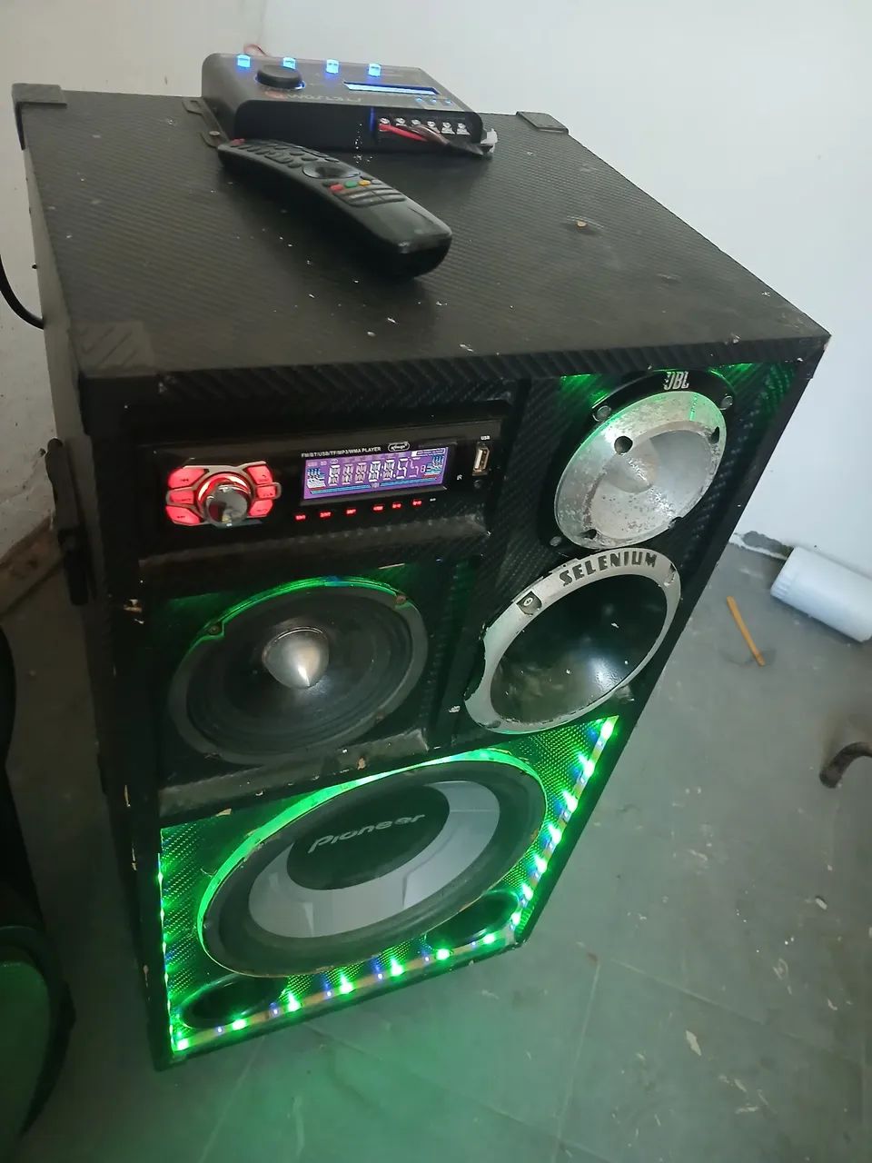 caixa som Bob top completa ...troco pelo uma JBL