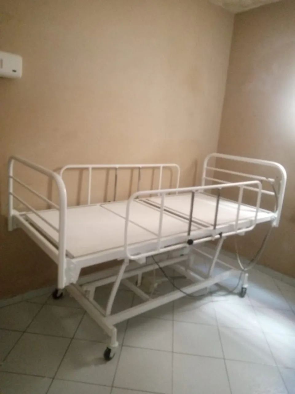 Cama hospitalar elétrica  - Foto 2