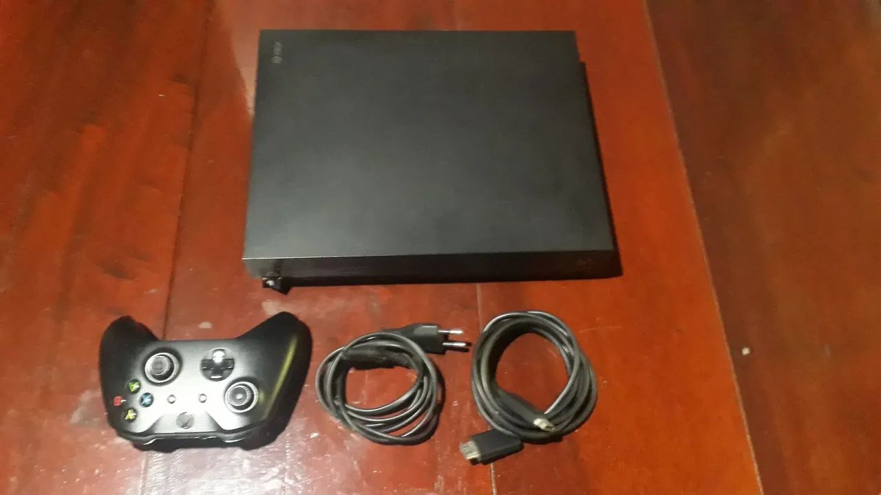 *VENDER RÁPIDO* Xbox One X 1TB + Controle e cabos (Usado) - Foto 2