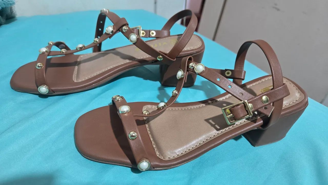 Vendo sandália nova na caixa - Foto 3