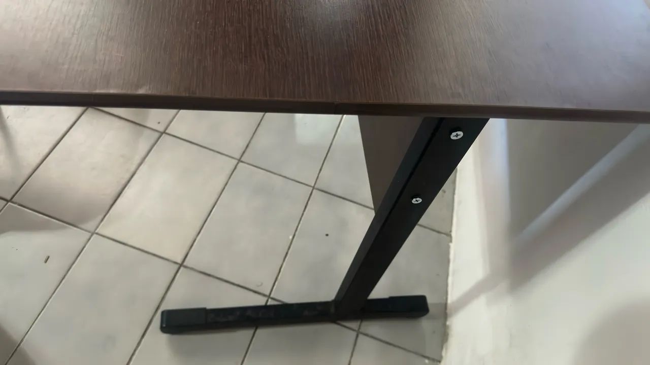 Mesa de escritório com gavetas  - Foto 5