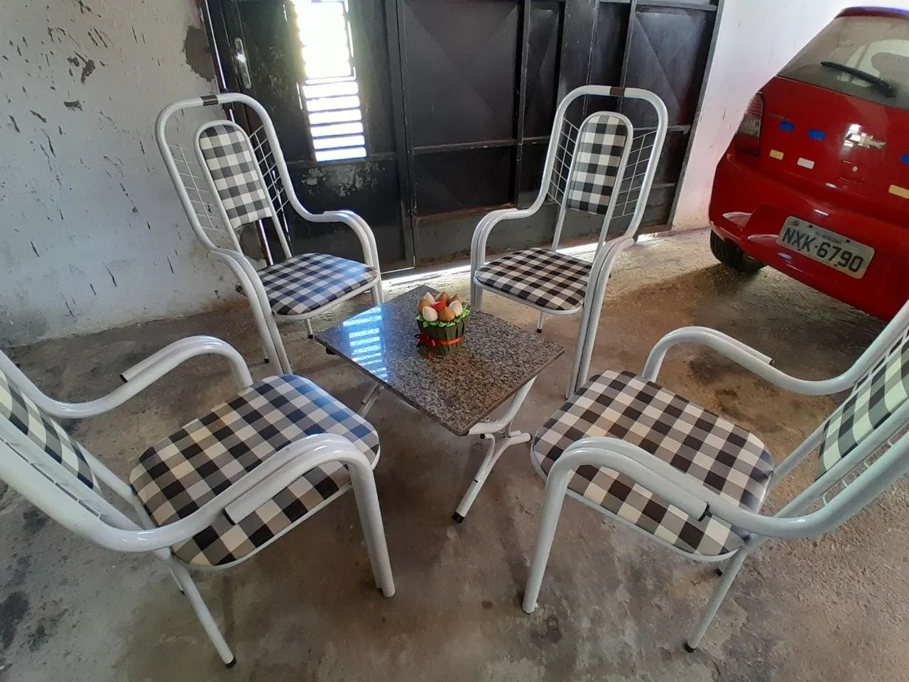 Conjunto de cadeiras de metal 