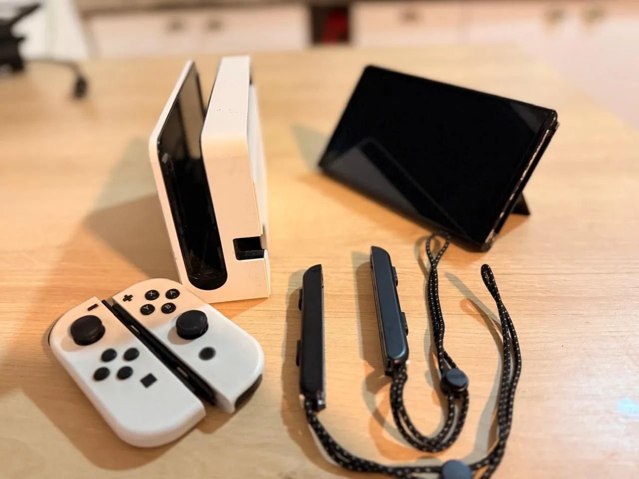 Nintendo Switch OLED com acessórios cabos e Dock