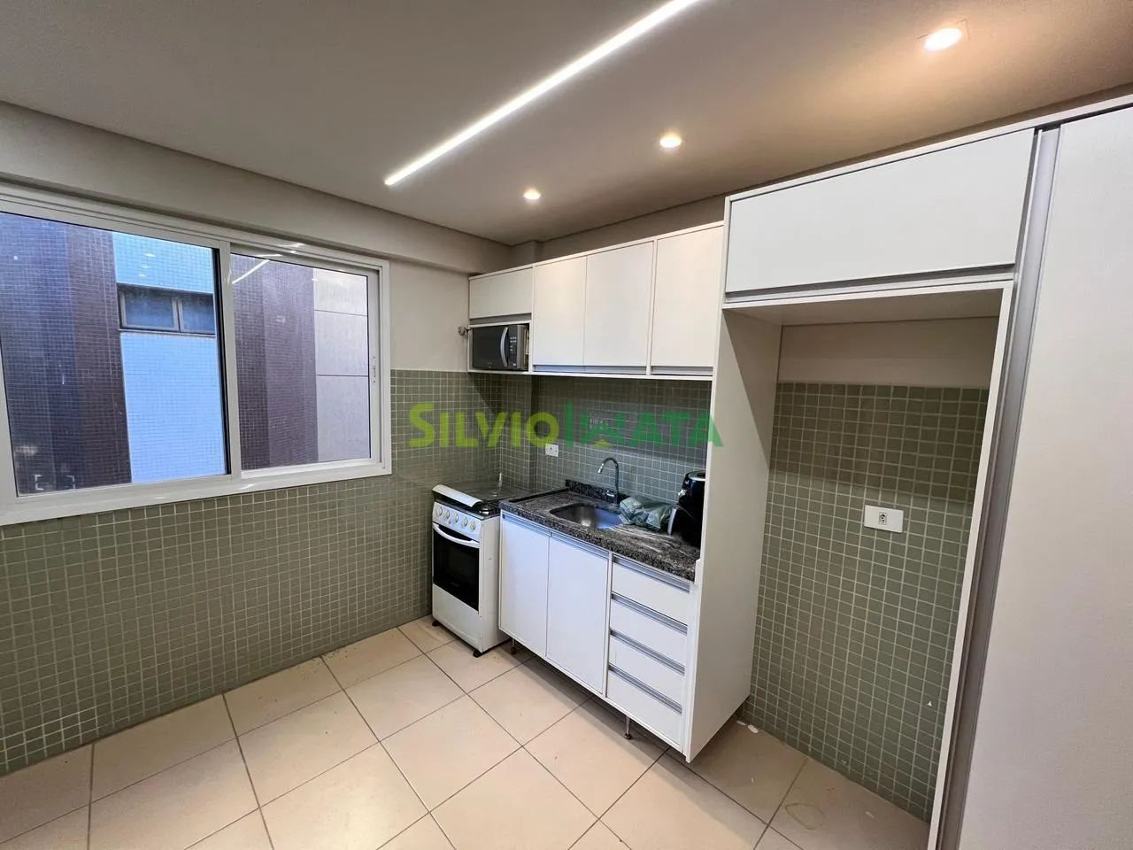 KITNET COM ÓTIMA LOCALIZAÇÃO NA ZONA 07, PRÓXIMO A UEM. - Foto 2