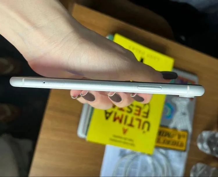 Iphone xr trincado atras - Foto 4