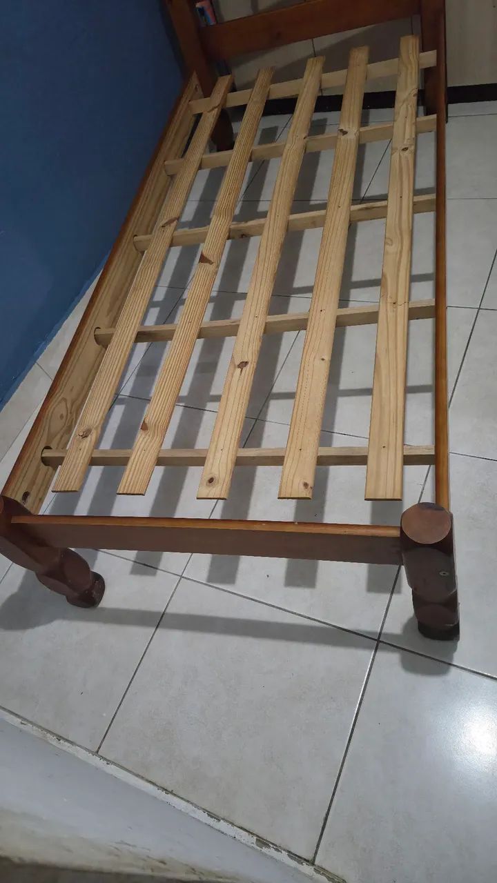 Cama de madeira maciça torneada estilo colonial - Foto 4
