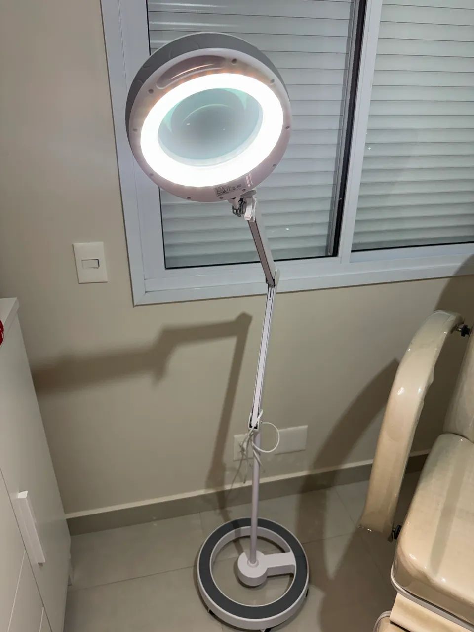 Maca Elétrica Prontual Semi Nova + Luminária LED + Mocho + Mesa Mayo - Foto 2