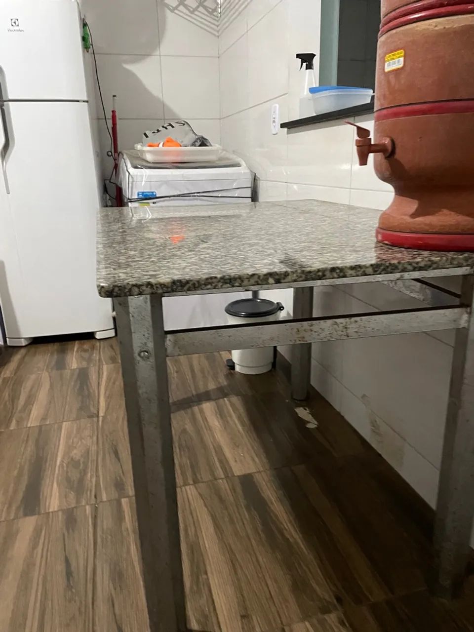 Mesa de granito com base de ferro para 6 cadeiras - Foto 2