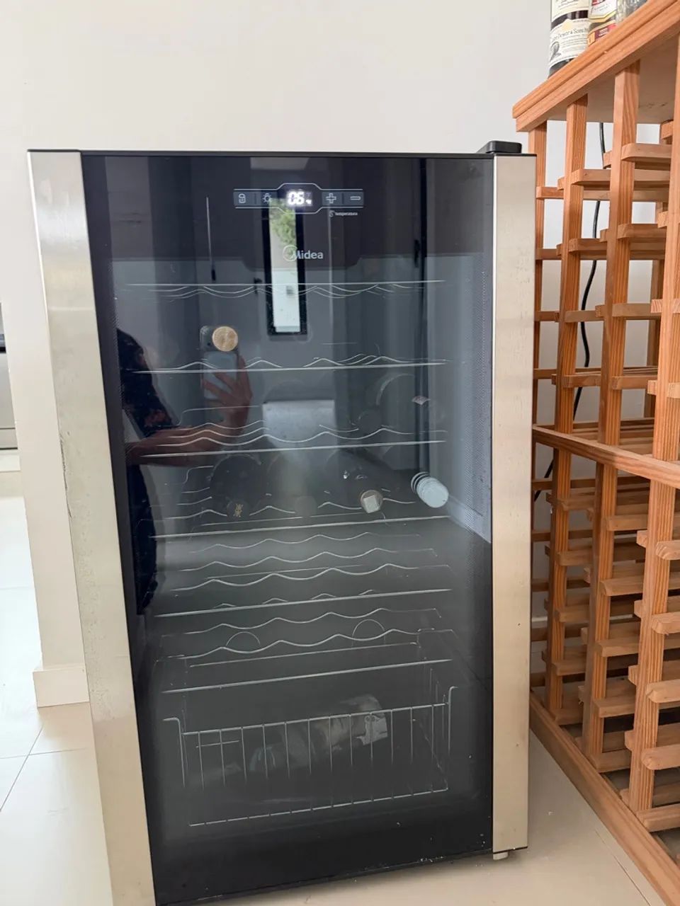 Vendo Adega climatizada Midea