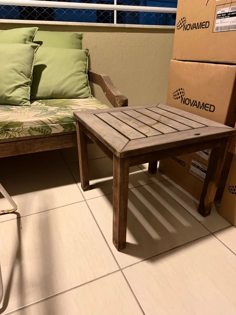 Vendo conjunto de madeira para varanda 470973192895866881