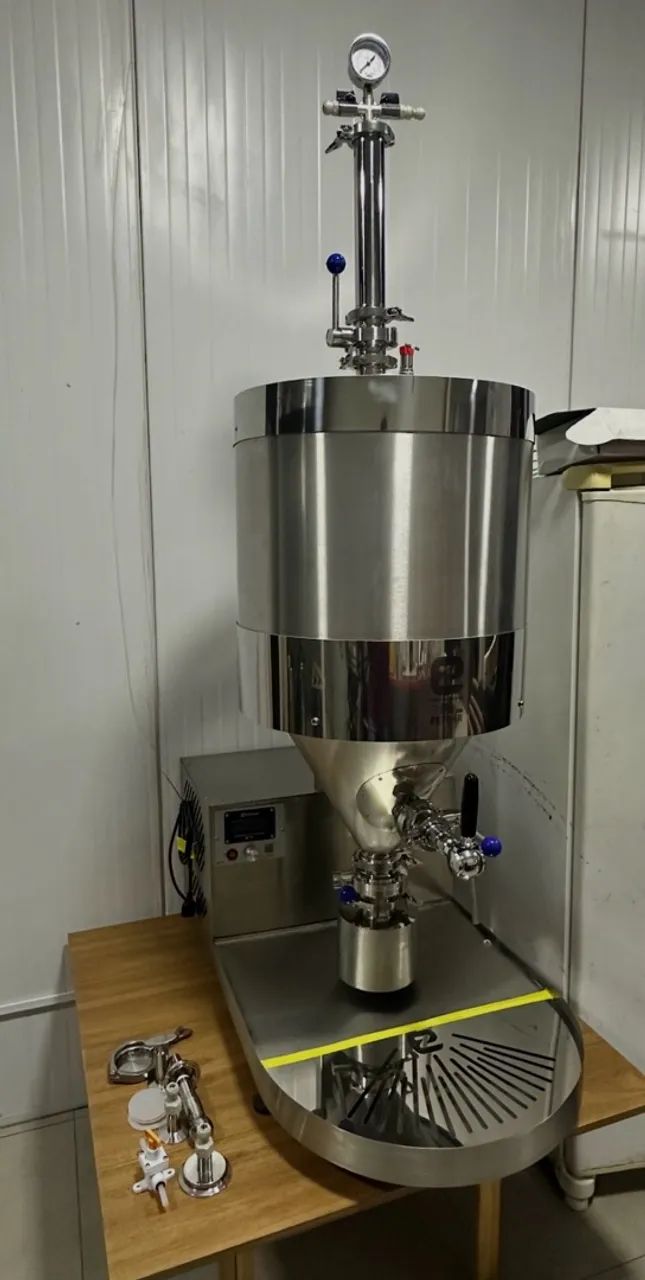 Fermentador Auto-Redeigerado com Aquecimento EzBrew FE70AR Combo - Foto 4