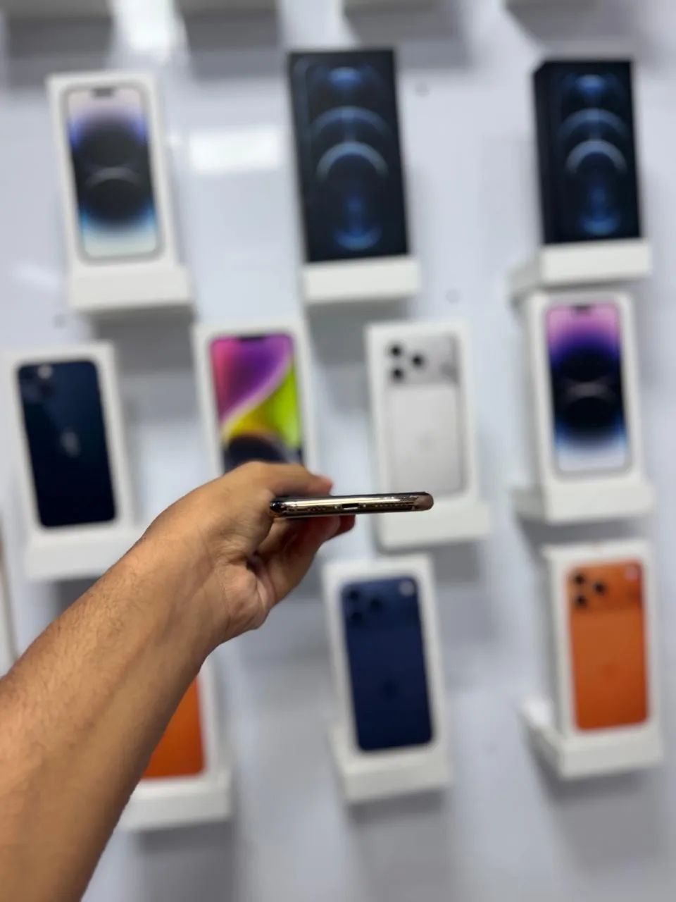IPHONE 11 PRO MAX 256 GB TELA E BATERIA 1.600,00 - Celulares e