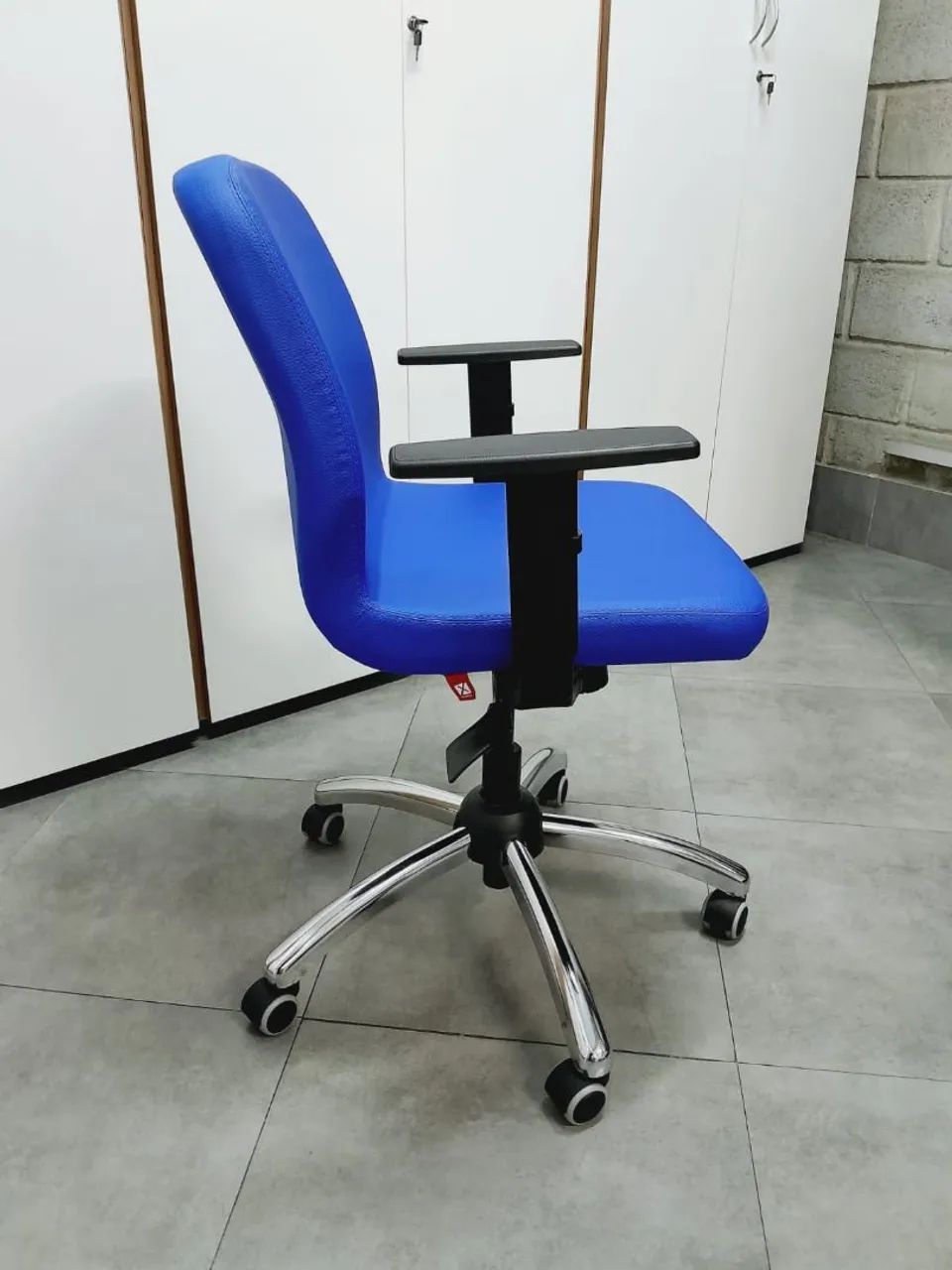 Poltrona Diretiva Azul - Foto 4