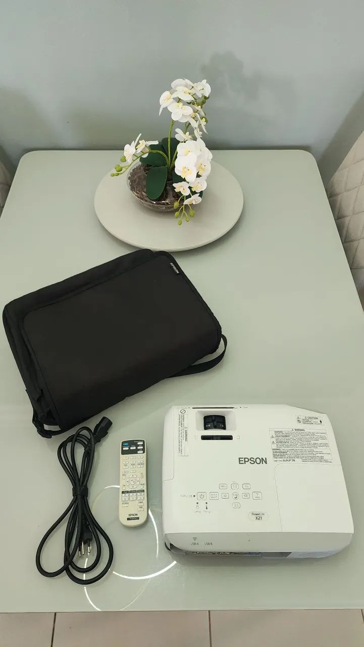 Projetor Epson Powerlite X21 novinho!!  - Foto 3