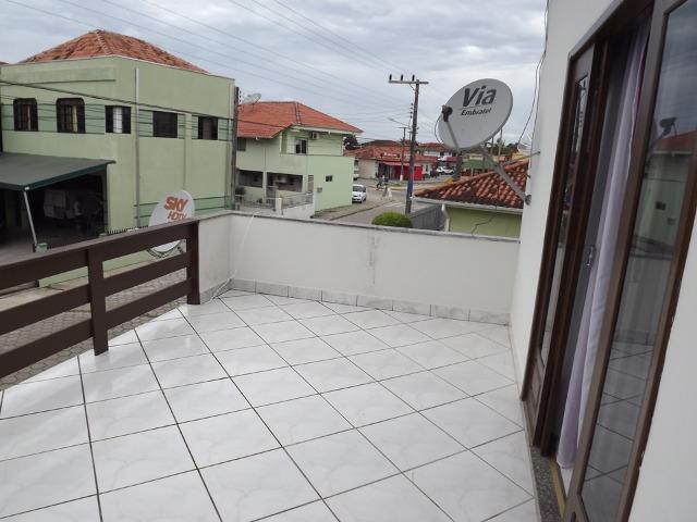 Sobrado central na Praia c/ 03 suítes mais 04 dormitórios! Ideal para aluguel de quartos - Foto 12