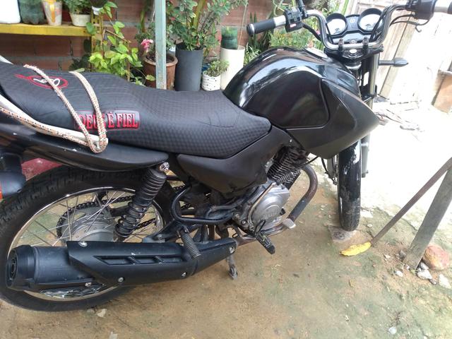 Vendo está moto 125ano2012 ela está entias tem os todos documentos - Foto 9