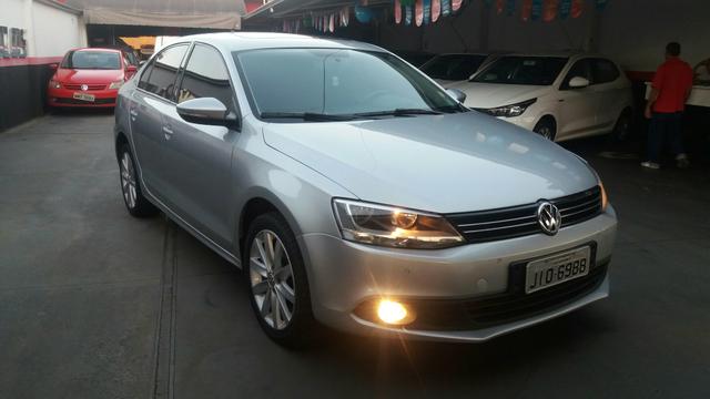 Jetta 2.0 11/11 Automático Completão + teto solar, aceito troca e financio - Foto 2