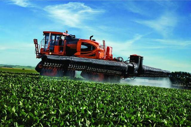 Máquinas agrícolas novos e usados