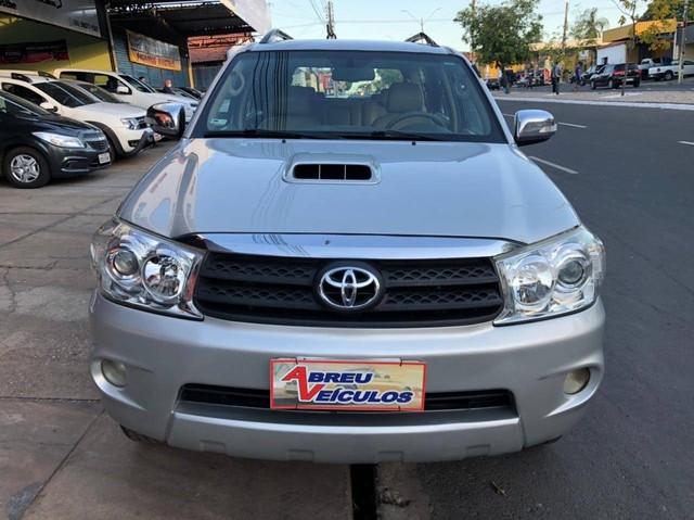 HILUX SW4 2010/2011 3.0 SRV 4X4 7 LUGARES 16V TURBO INTERCOOLER DIESEL 4P AUTOMÁTICO