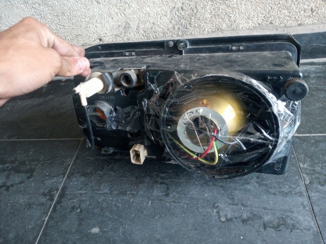 Farol Esquerdo Lada Laika  - Foto 2