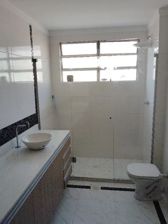 Apto Pompéia quadra da praia - Reformado - Vago - 2 vagas - Foto 5