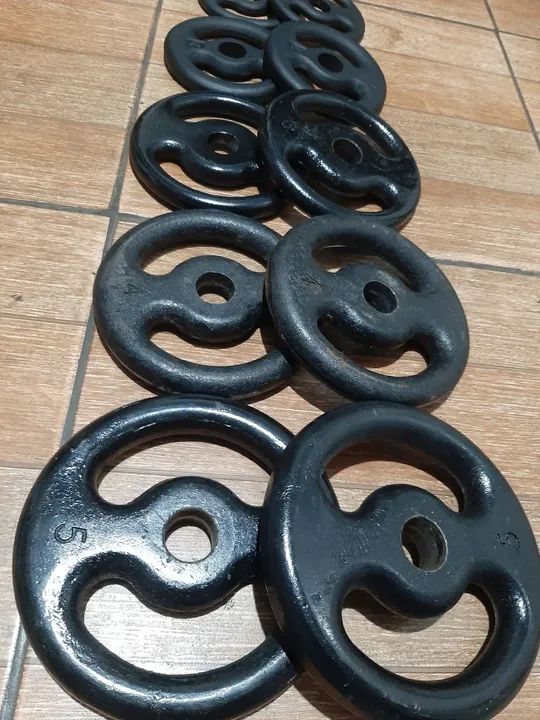 jogo de anilhas de 1kg 2kg 3kg 4kg e 5kg ferro maciço vazadas. total de 30kg. - Foto 2
