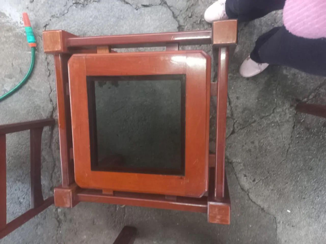 Mesa de centro em madeira maciça com vidro - Foto 5