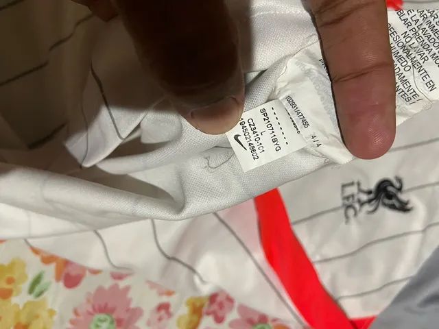 Camisa 4 do Liverpool Nike, modelo 2020/21, tamanho G, usada. - Foto 2