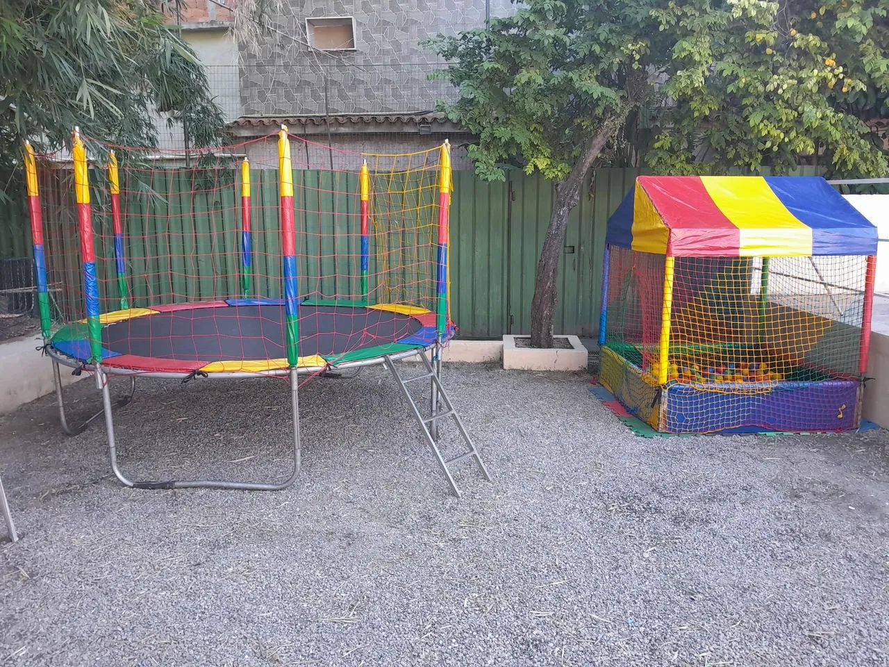 Aluguel de Brinquedos. Pula pula, piscina de bolinhas, totó...... - Foto 2