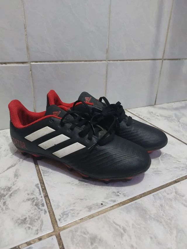 Chuteira Adidas