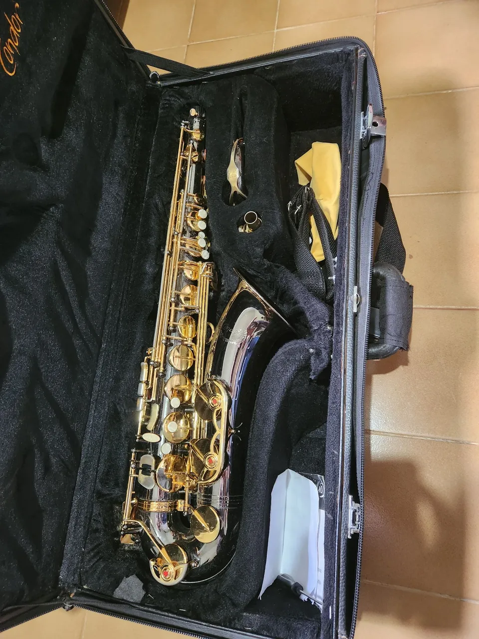 Saxofone Tenor Marca Condor. Acompanha boquilha metálica ton krisley A5