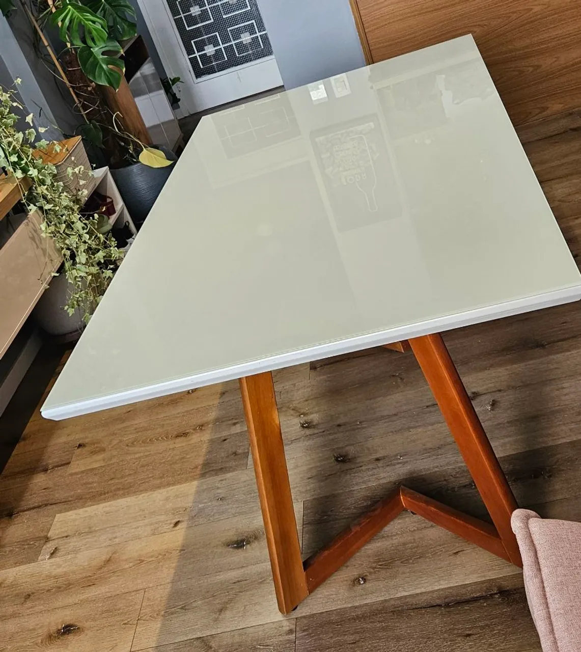 Mesa de Jantar Moderna com Tampo Branco em vidro