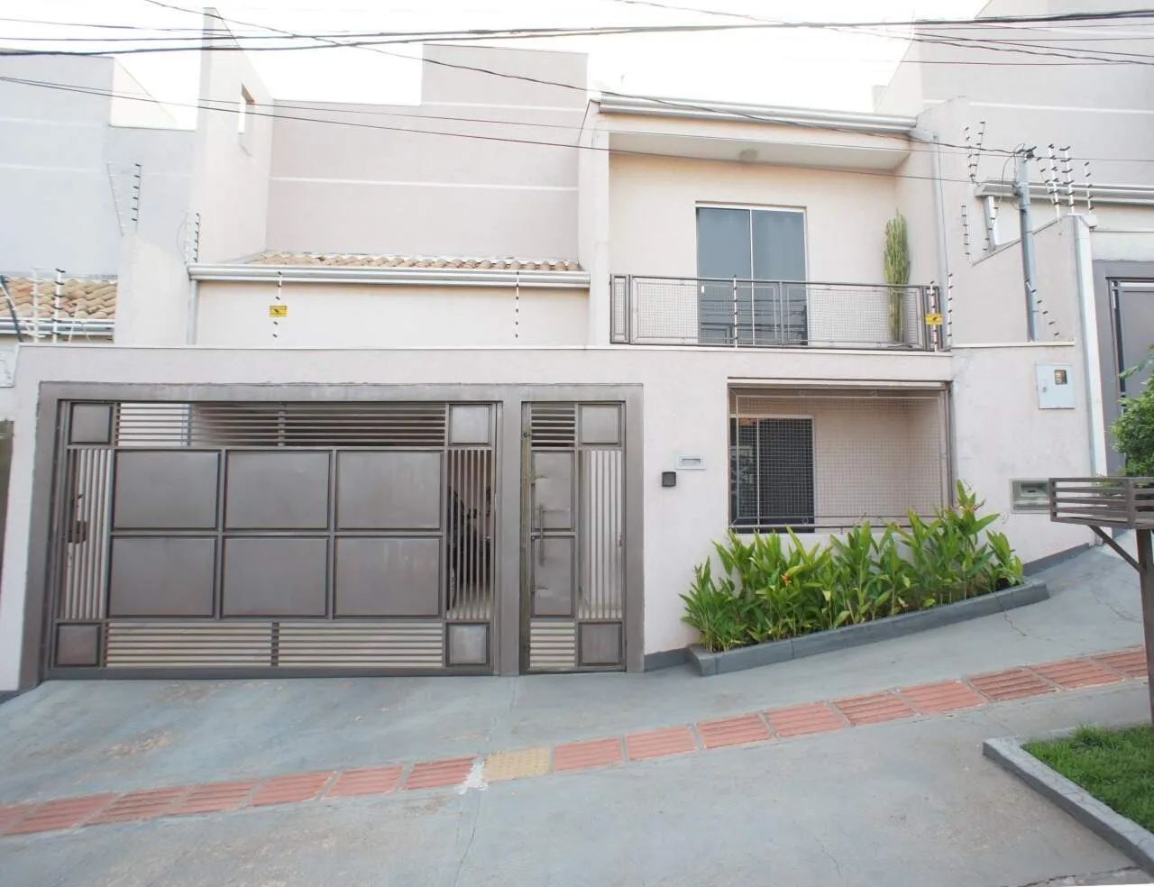 Sobrado à venda, 3 quartos, Monte Castelo - Campo Grande/MS