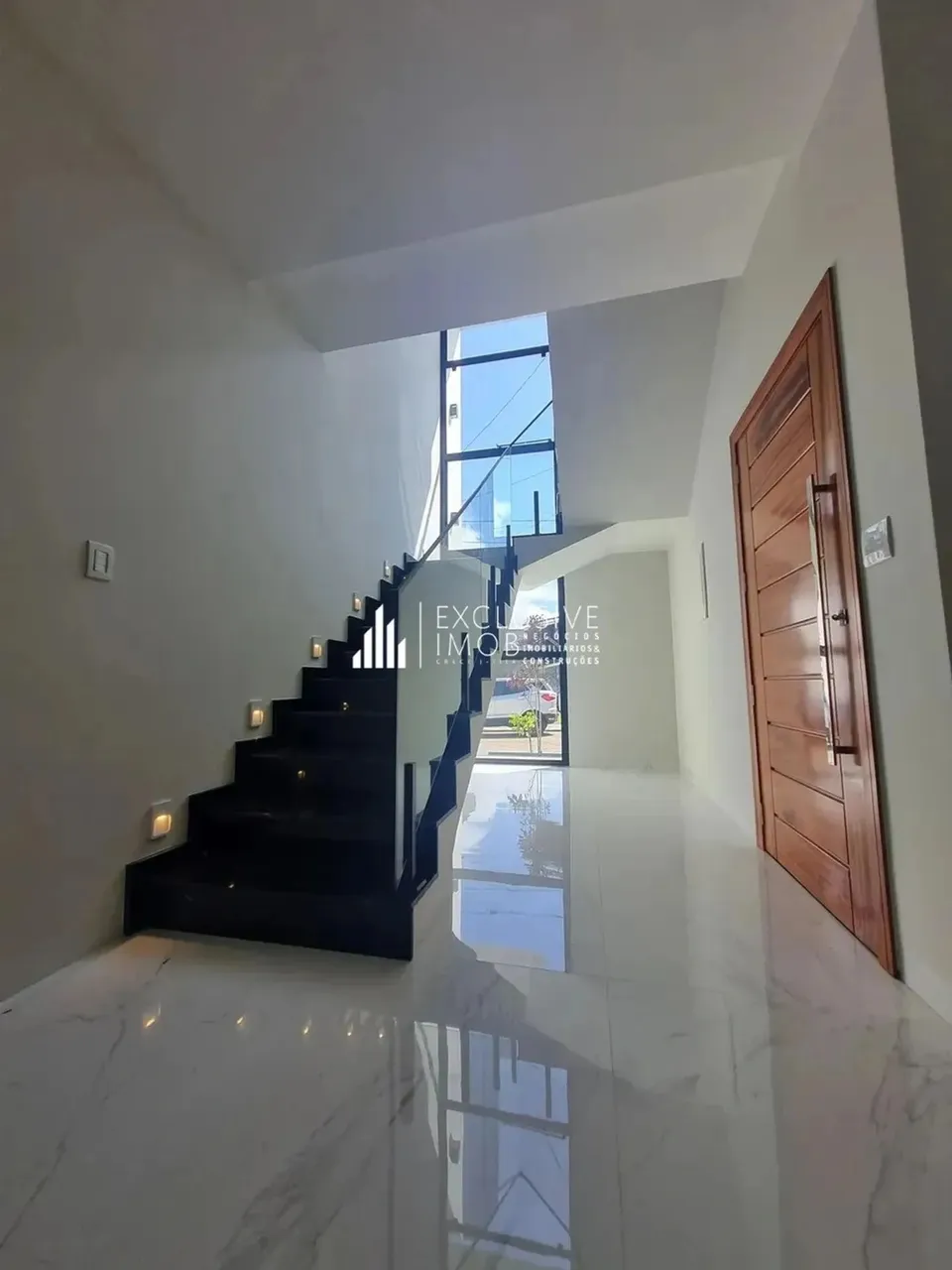 BELA CASA NO CONDOMÍNIO QUARTZO VERDE