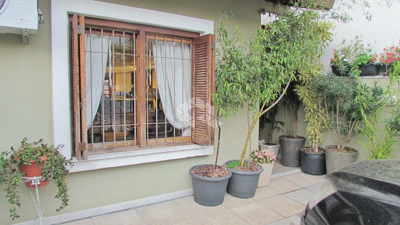 Excelente casa 3 dormitórios com uma suíte, 2 vagas de garagem e piscina à venda no Guaruj - Foto 4