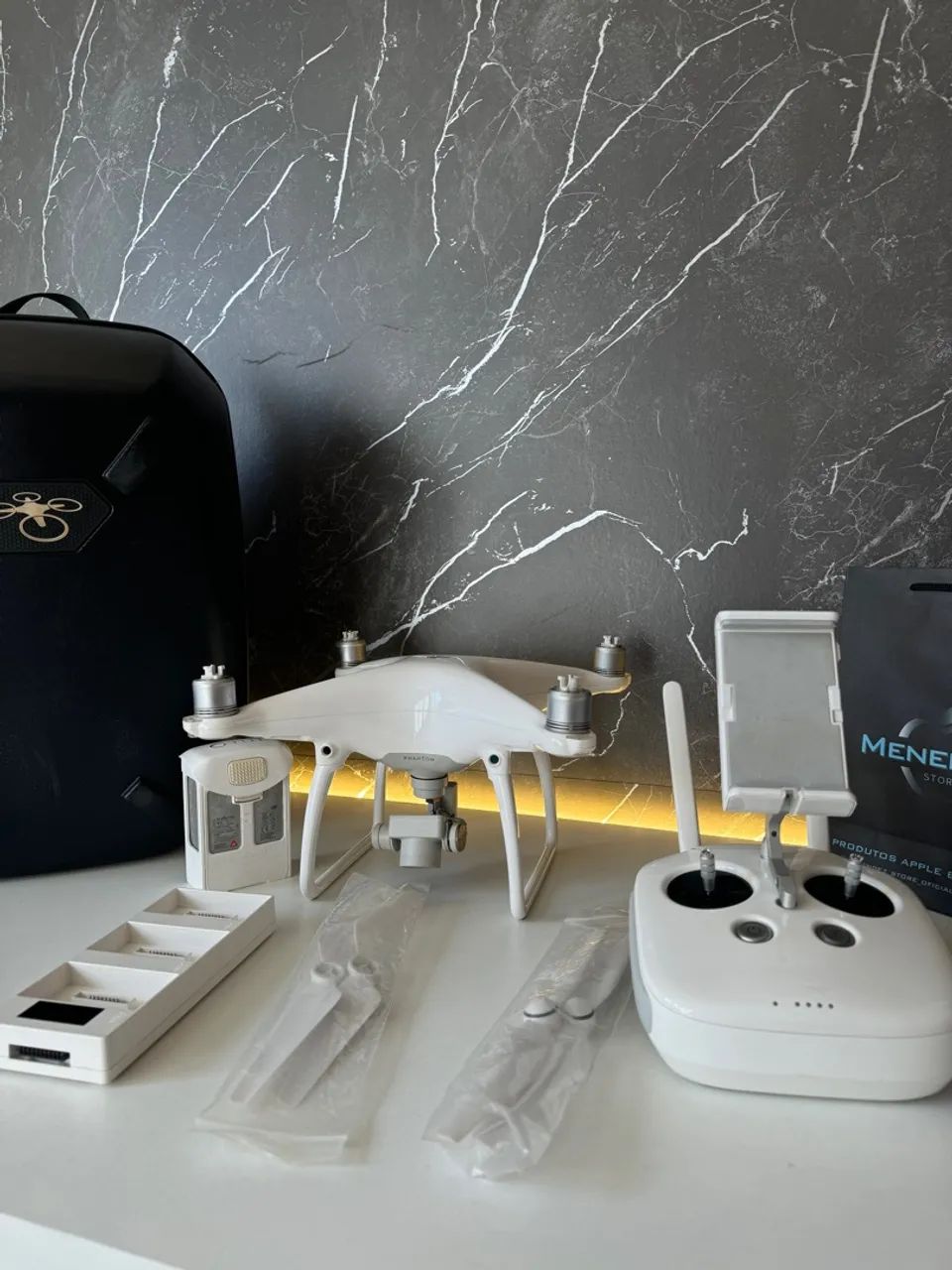 Drone DJI Phantom 4 completo + bateria extra + base de Carregamento + Mochila!