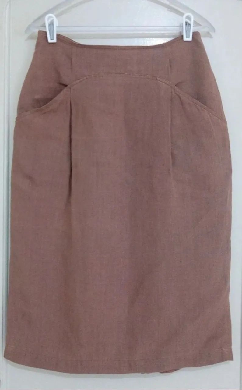  saia Boss alfaiataria e blusa tam 42 - Foto 4