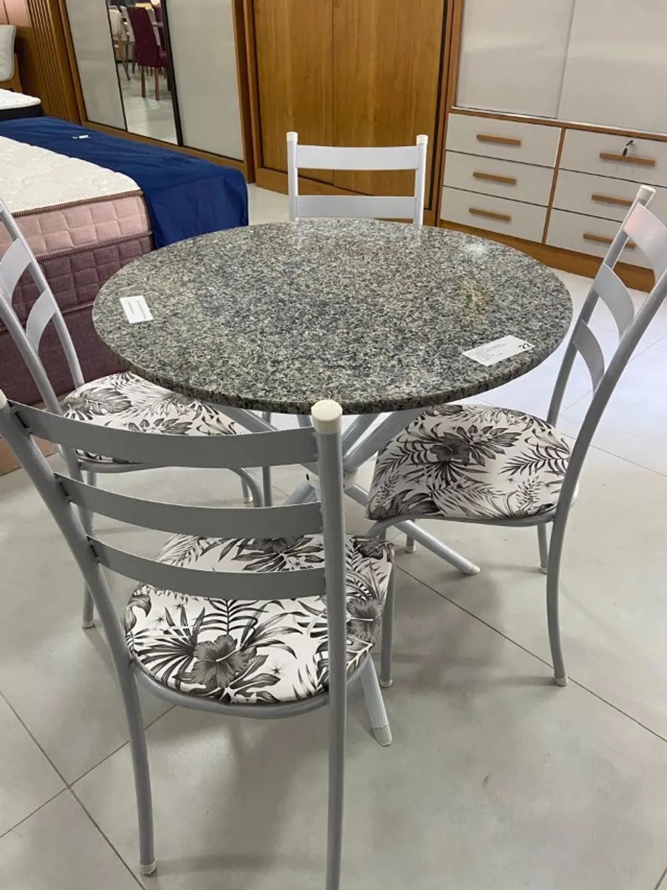 Round Tubular Table with 4 Chairs