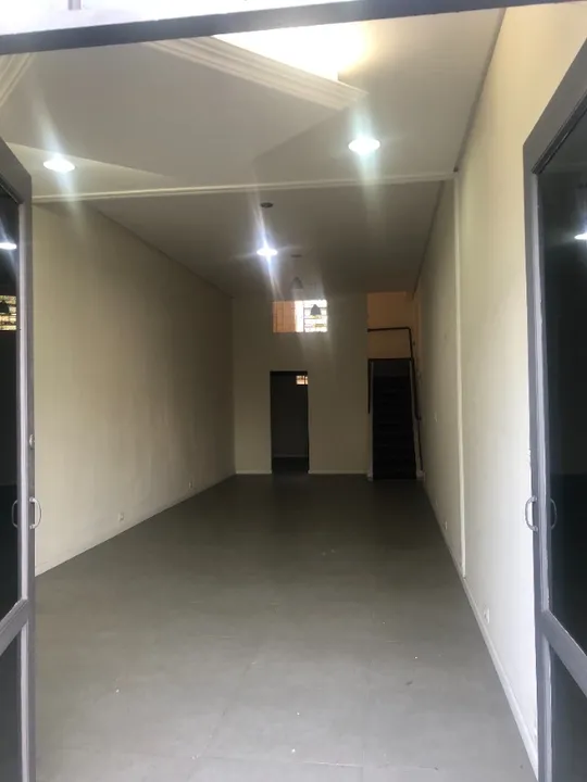 LOJA TERREA NA RUA JOAO COLIN EM JOINVILLE AO LADO DO SUPERMERCADO IMPERATRIZ