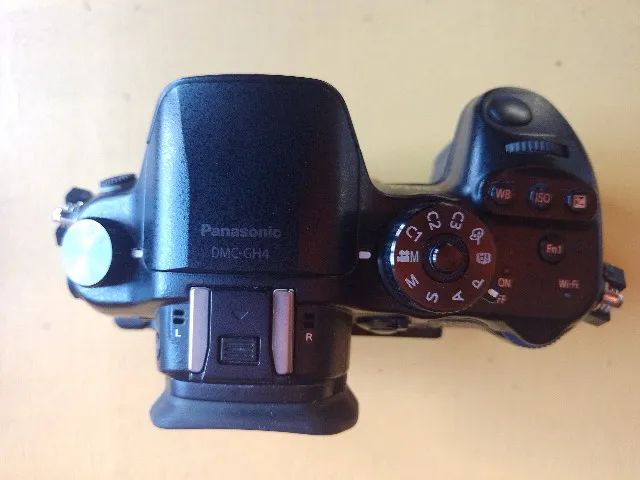 Câmera Panasonic Lumix GH4 Mirroless - Foto 4