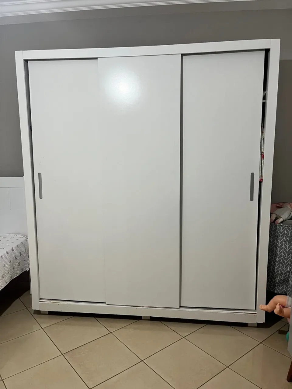 Guarda-Roupa Branco com Portas de Correr