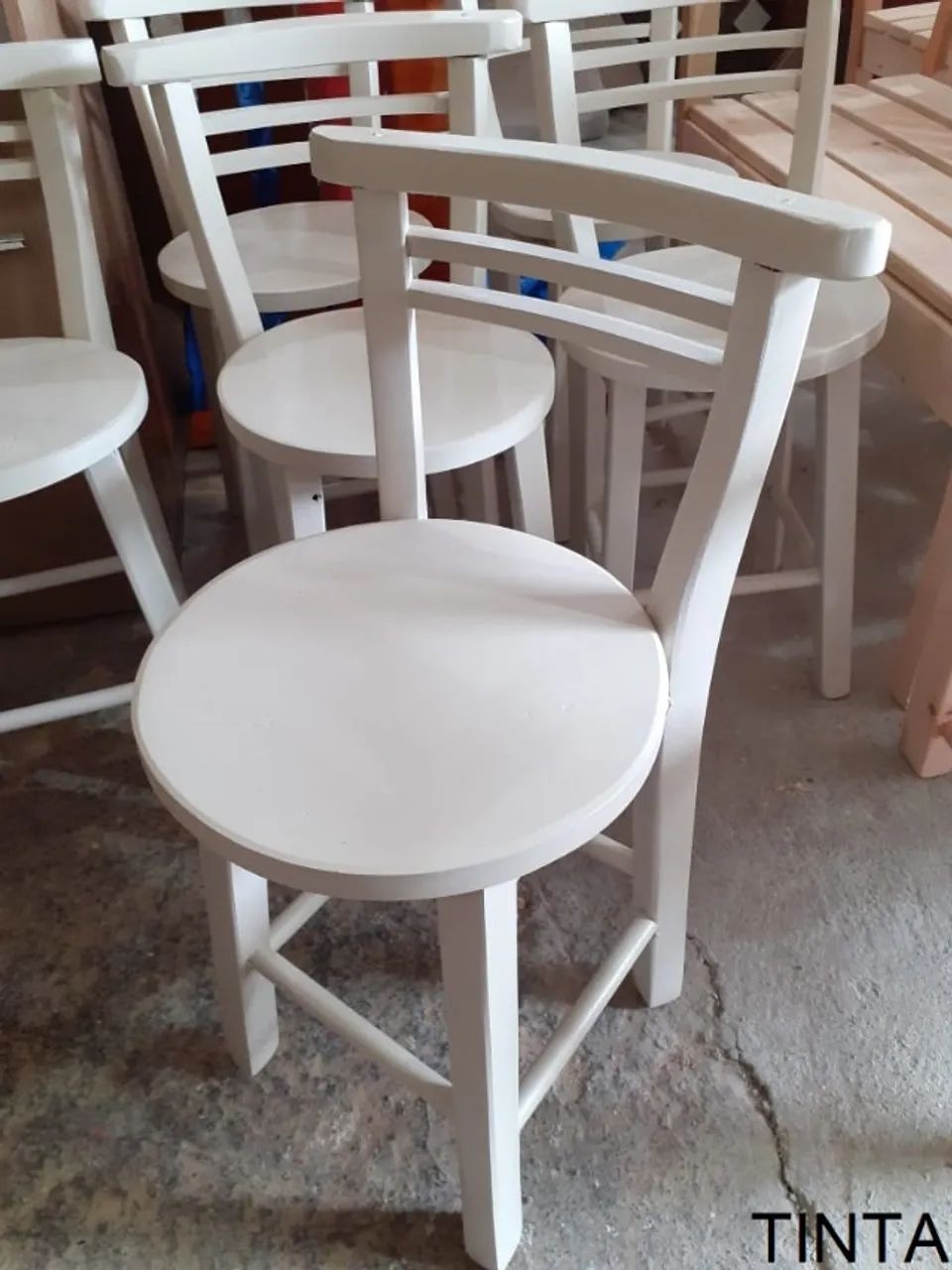 Banquetas redondas decorativas com encosto, novas. Tem 50cm de altura, madeira eucalipto. - Foto 5