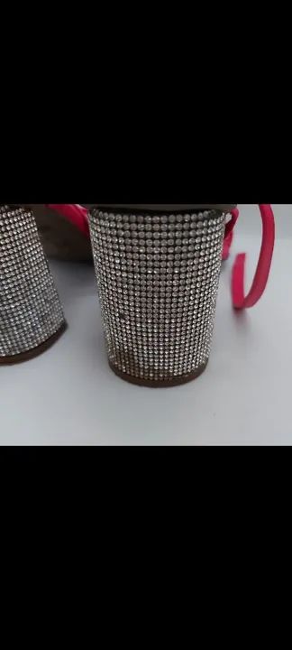 Sandália rosa de salto alto com strass - Foto 2
