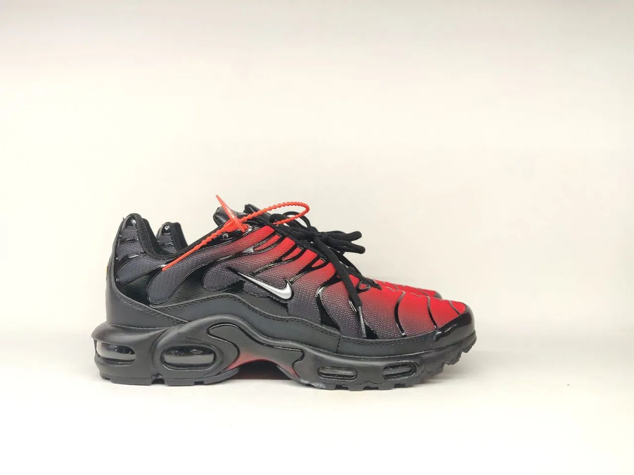 Oferta Limitada Tênis Nike Air Max Plus - Vermelho e Preto - Foto 3