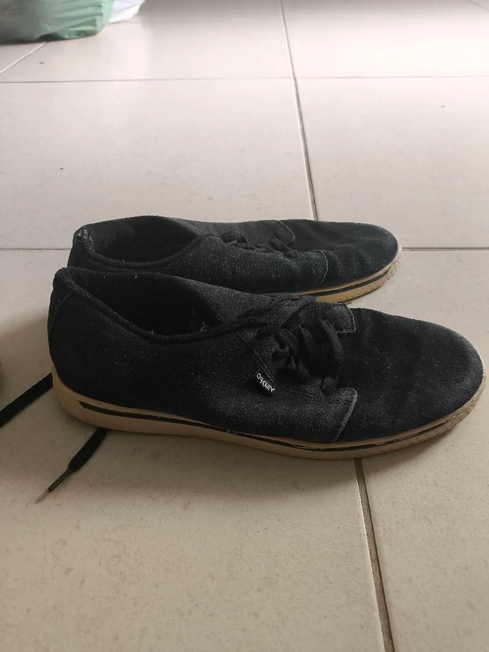 Par de tênis preto, usados - Foto 2
