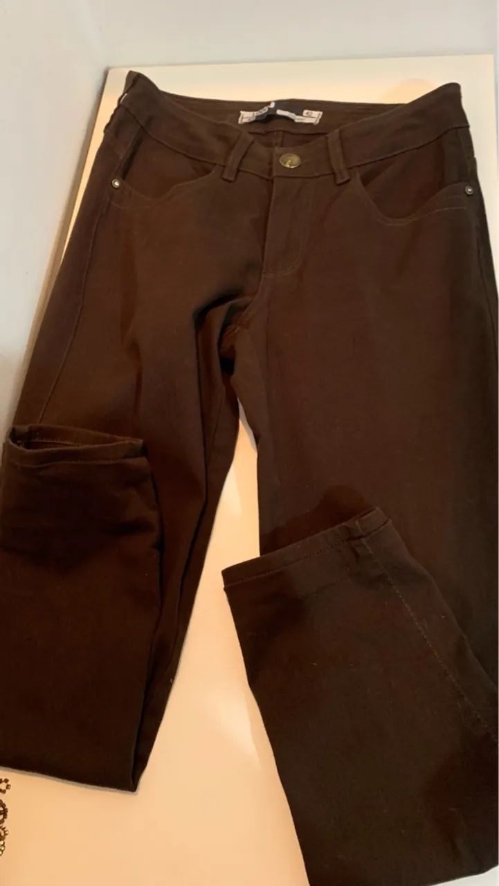 Calça Feminina Bege com Botões - Foto 3