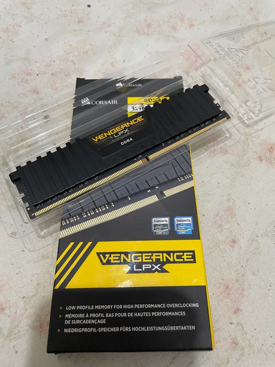 RAM Memory - 4GB - Corsair64385503166722120