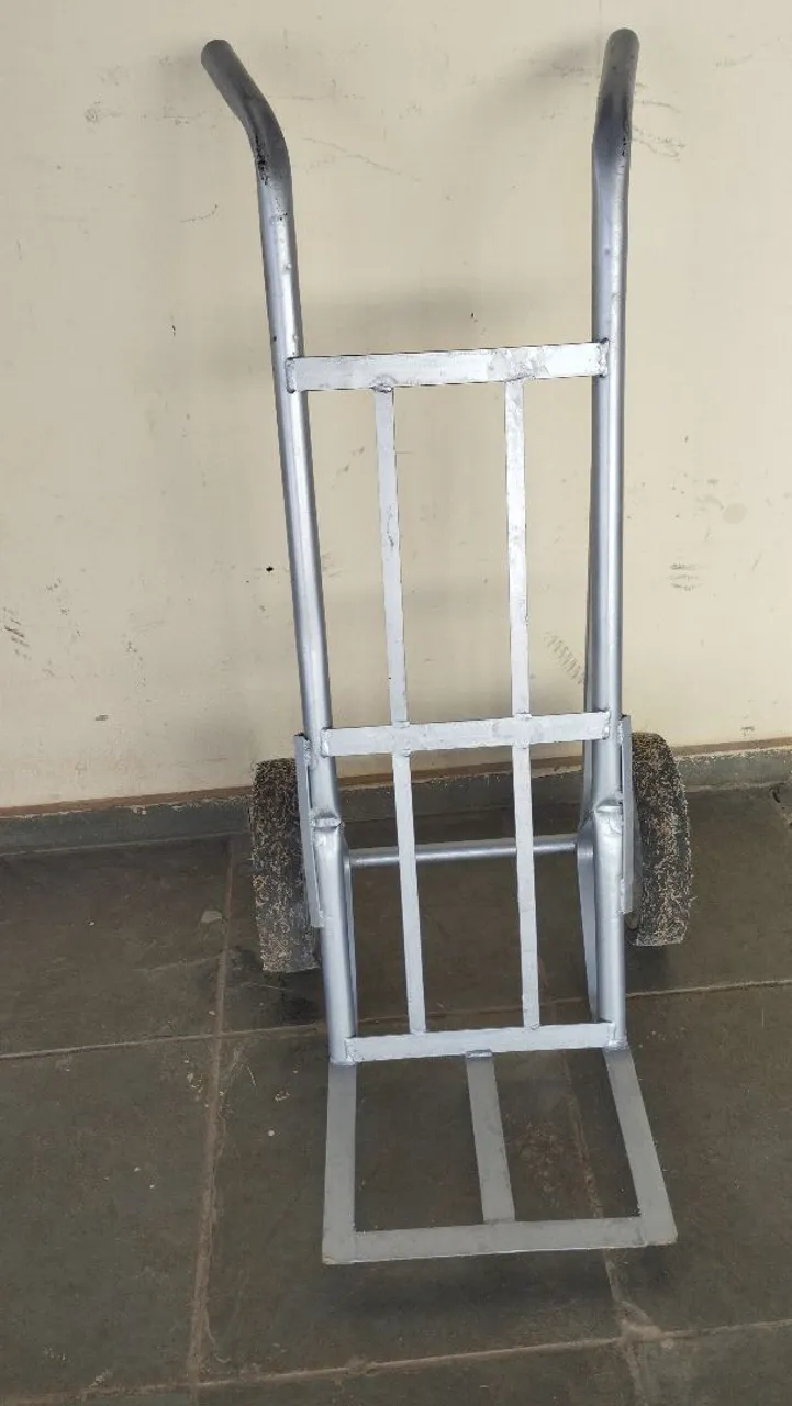 Carrinho de Mão Reforçado para Transporte