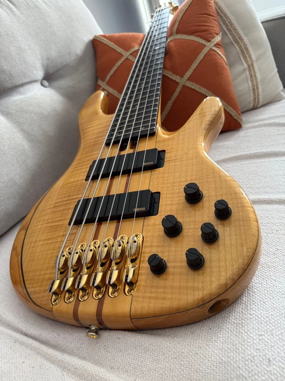 Baixo Yamaha TRB 6P2 