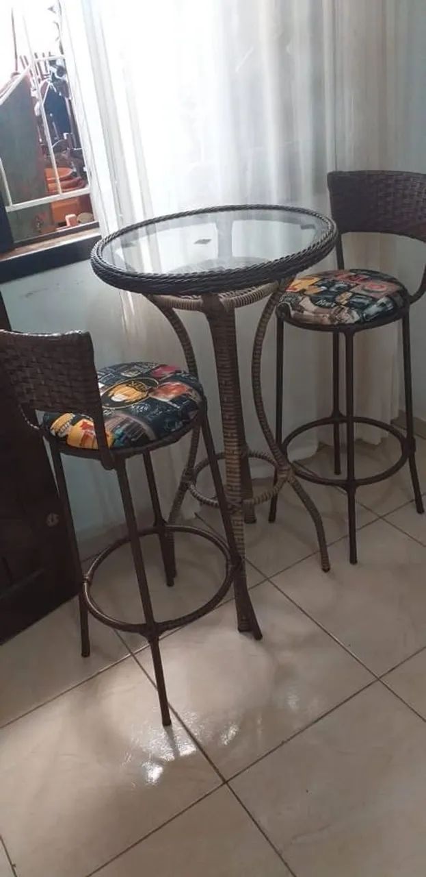 Conjunto de Mesa Bistrô + 2 Banquetas